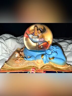 Hallmark Disney Aladdin Musical Snow Globe
